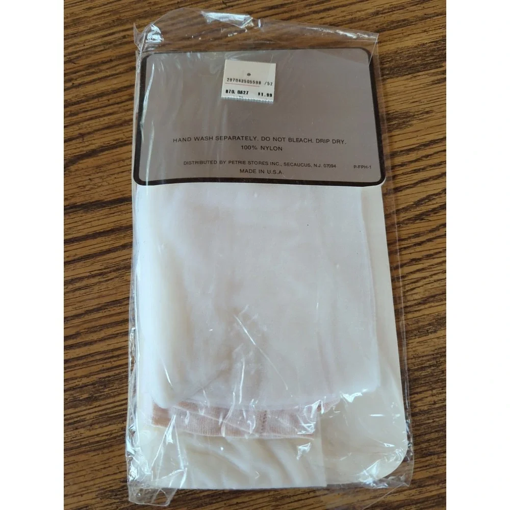 New Vintage Marianne Textured Pantyhose Size B Ultra Sheer‎ Dots & Bows White